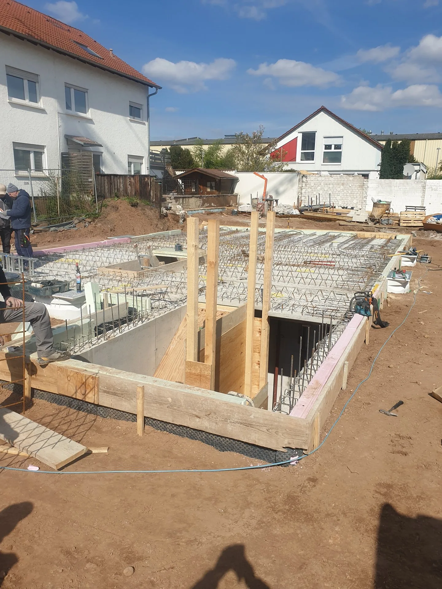 Kellergründung mit Holzschalung im Bau